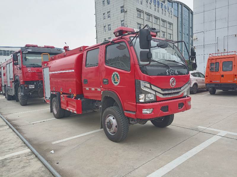 4.5噸東風四驅雙排森林水罐消防車